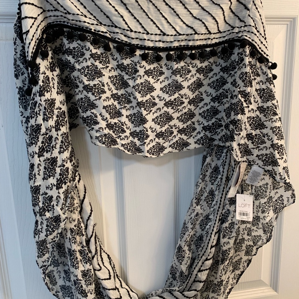 Women’s LOFT infinity scarf - Picture 10 of 14
